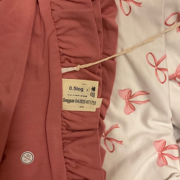 Kyte Baby Bow toddler Ruffled Blanket - Picture 3 of 3